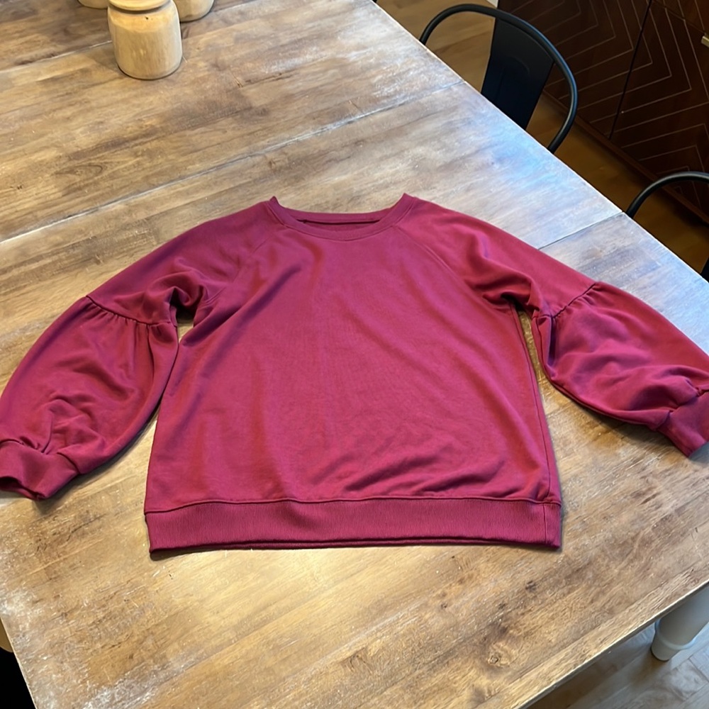 Medium red sweatshirt with cute puffed sleeves
